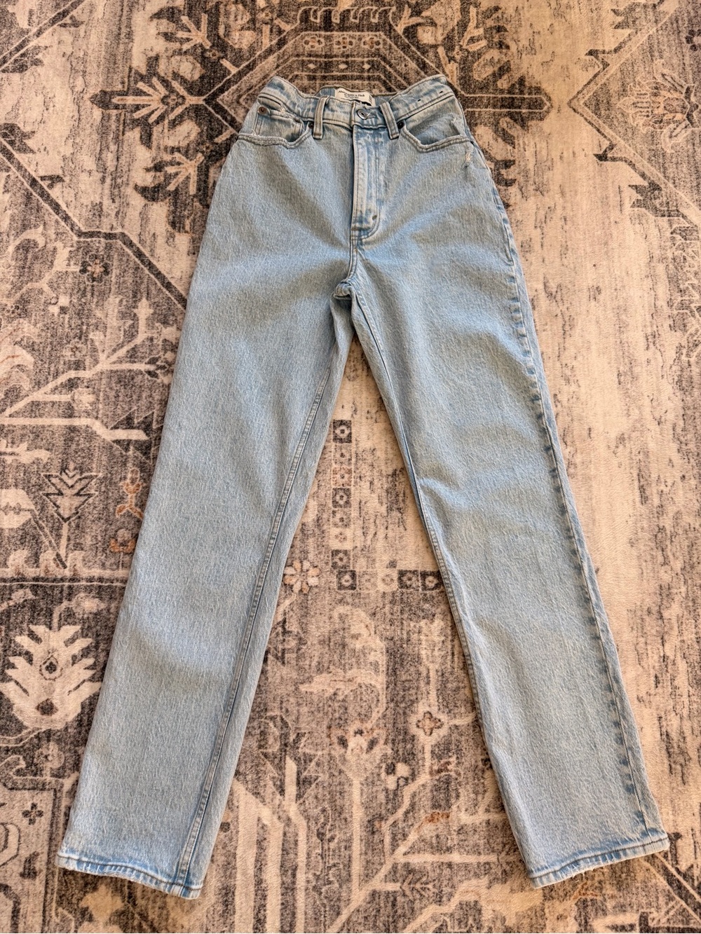 Abercrombie & Fitch Light Wash 90’s Ultra High-Rise Curve Love Straight Jeans